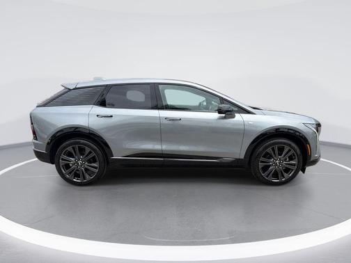 Argent Silver Metallic 2025 Cadillac OPTIQ Sport 2 AWD