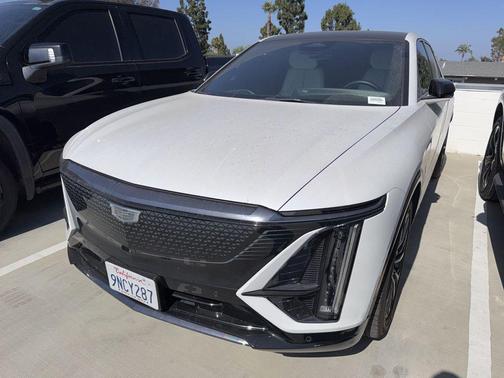 Crystal White Tricoat 2024 Cadillac LYRIQ Sport