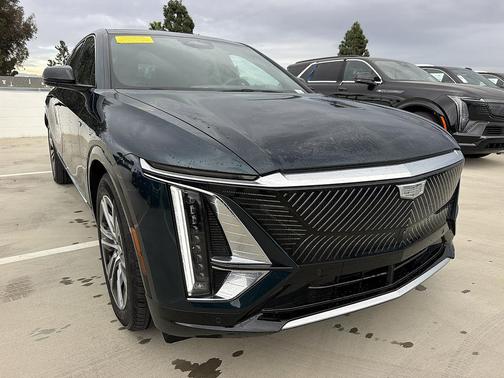 Emerald Lake Metallic 2025 Cadillac LYRIQ Luxury
