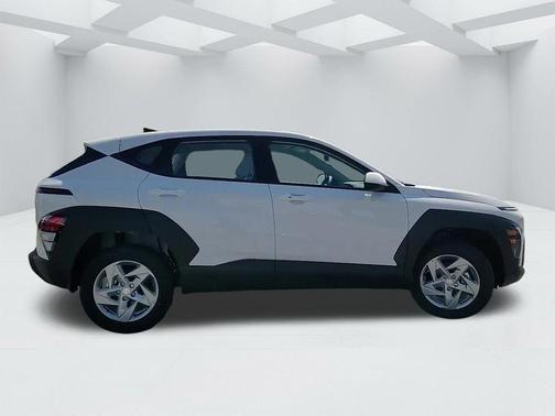 2025 Hyundai KONA SE