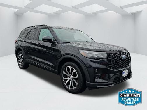 Black Metallic 2025 Ford Explorer ST-Line