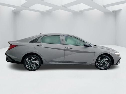 2025 Hyundai ELANTRA HEV SEL Sport