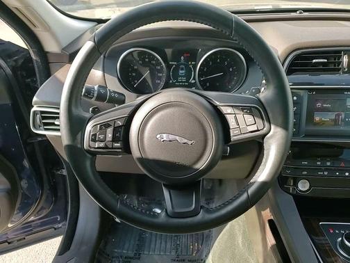 2017 Jaguar F-PACE 35t Prestige