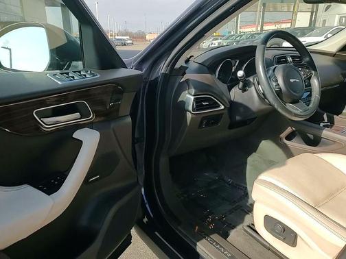 2017 Jaguar F-PACE 35t Prestige