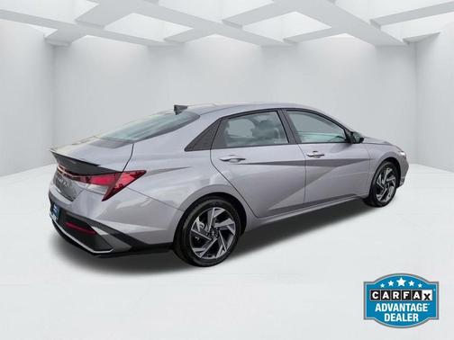 Metal 2025 Hyundai ELANTRA SEL Sport