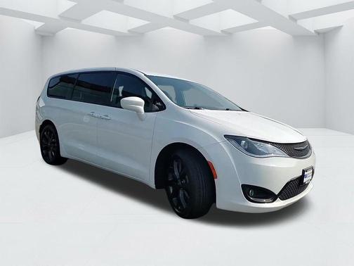 2020 Chrysler Pacifica Touring