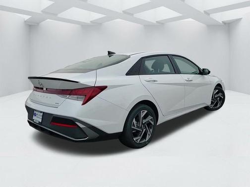 2025 Hyundai ELANTRA HEV SEL Sport