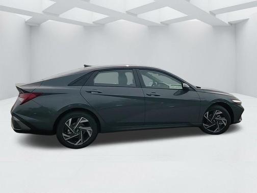 2025 Hyundai ELANTRA HEV SEL Sport