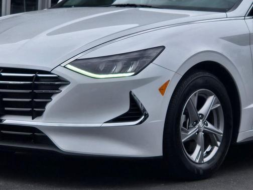 White 2023 Hyundai SONATA SE