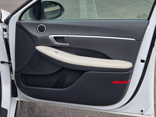 White 2023 Hyundai SONATA SE