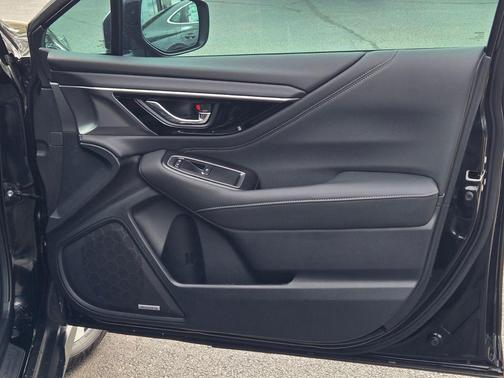 Crystal Black Silica 2025 Subaru Outback Touring XT