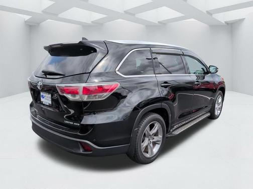 Midnight Black Metallic 2016 Toyota Highlander Limited