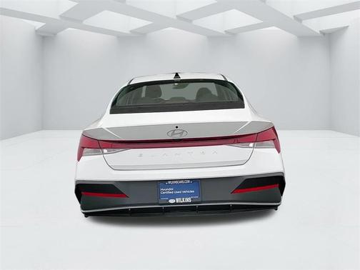 2024 Hyundai ELANTRA SE