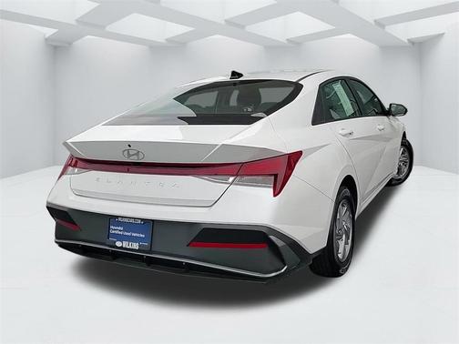 2024 Hyundai ELANTRA SE