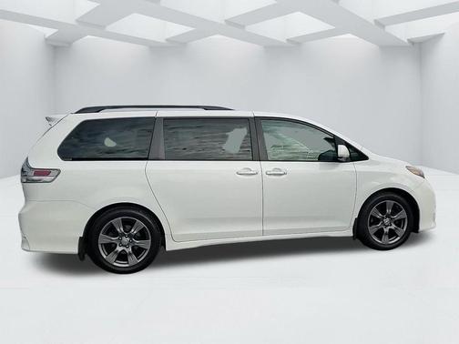 2017 Toyota Sienna L