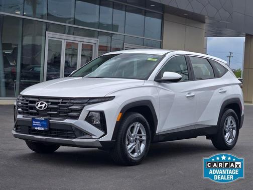 White Pearl 2025 Hyundai TUCSON SE