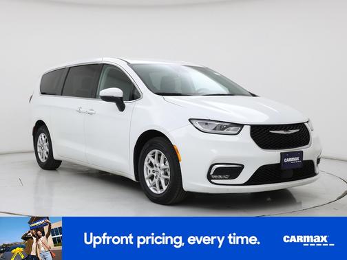 White 2023 Chrysler Pacifica Touring L