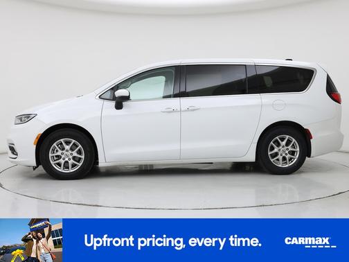 White 2023 Chrysler Pacifica Touring L