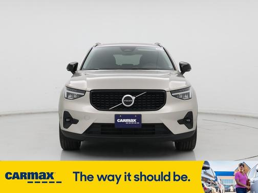 2023 Volvo XC40 B5 Plus Dark Theme