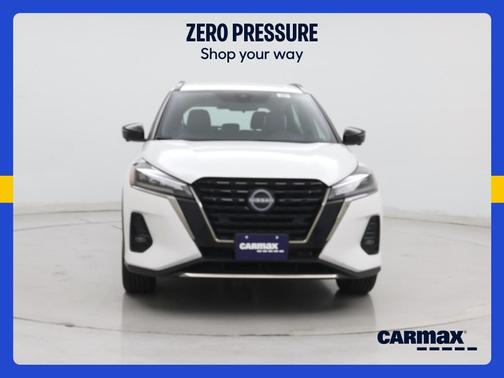 White 2023 Nissan Kicks SR