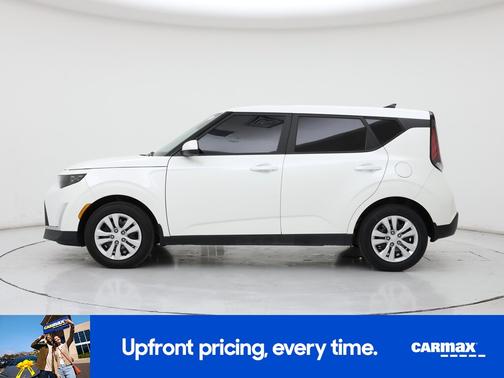 White 2023 Kia Soul LX