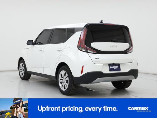 White 2023 Kia Soul LX