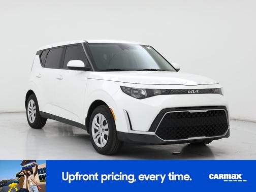 White 2023 Kia Soul LX