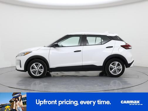 White 2022 Nissan Kicks S