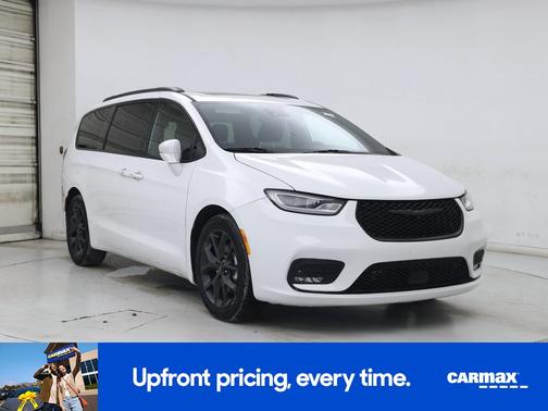 White 2022 Chrysler Pacifica Limited