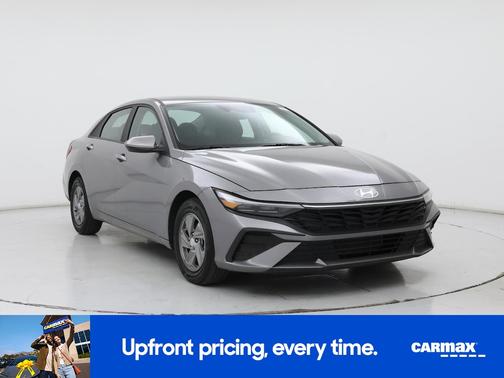 2024 Hyundai ELANTRA SE