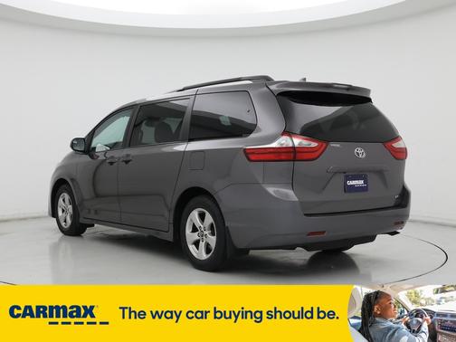 2018 Toyota Sienna LE