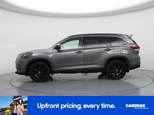 Gray 2019 Toyota Highlander SE