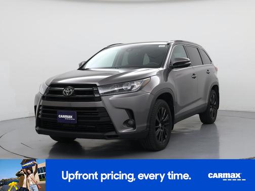 Gray 2019 Toyota Highlander SE