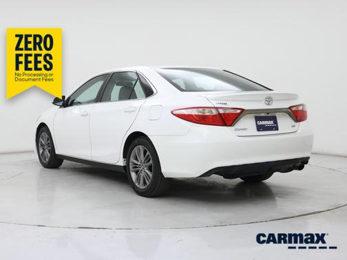 White 2015 Toyota Camry SE