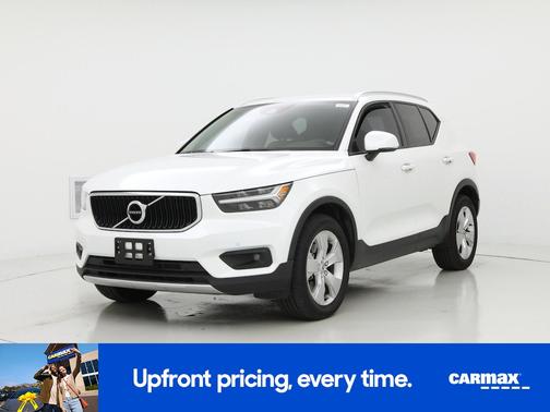 2022 Volvo XC40 T5 Momentum