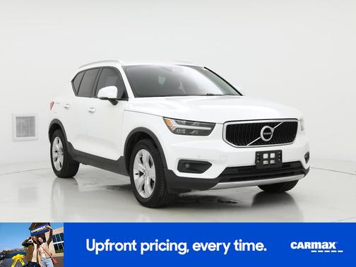 2022 Volvo XC40 T5 Momentum