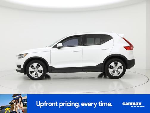 2022 Volvo XC40 T5 Momentum