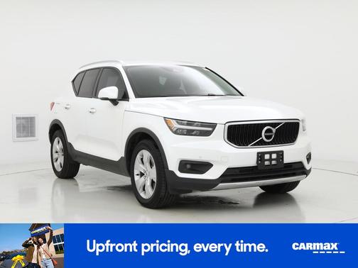 2022 Volvo XC40 T5 Momentum
