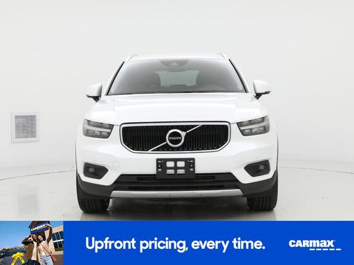 2022 Volvo XC40 T5 Momentum