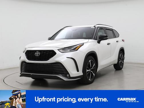 White 2021 Toyota Highlander XSE