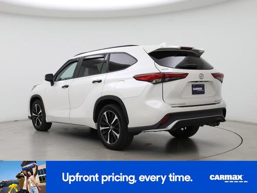 White 2021 Toyota Highlander XSE