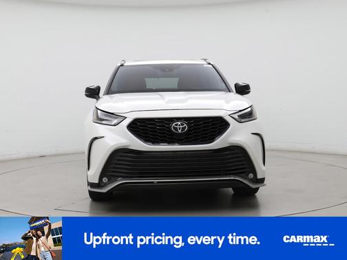 White 2021 Toyota Highlander XSE
