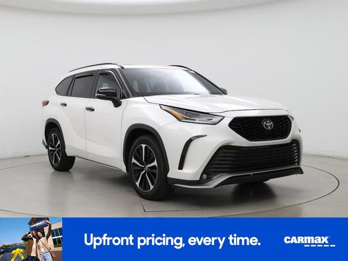 White 2021 Toyota Highlander XSE