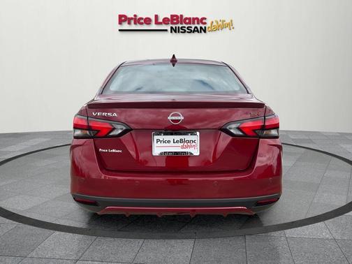 2025 Nissan Versa 1.6 SR