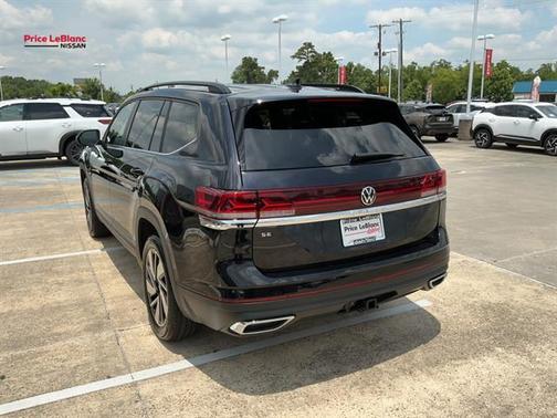 Deep Black Pearl Effect 2025 Volkswagen Atlas 2.0T SE w/Technology