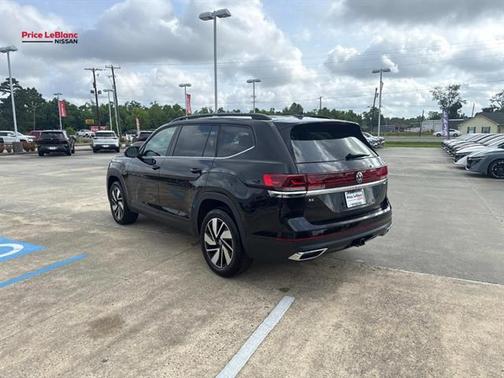 Deep Black Pearl Effect 2025 Volkswagen Atlas 2.0T SE w/Technology