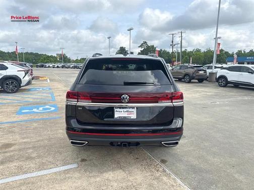 Deep Black Pearl Effect 2025 Volkswagen Atlas 2.0T SE w/Technology
