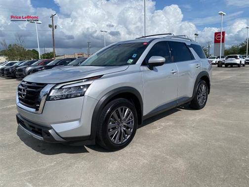 Brilliant Silver Metallic 2024 Nissan Pathfinder SL