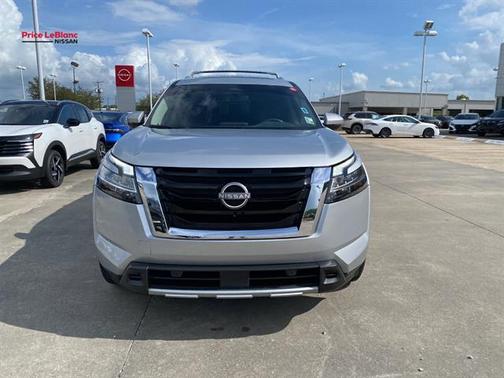 Brilliant Silver Metallic 2024 Nissan Pathfinder SL