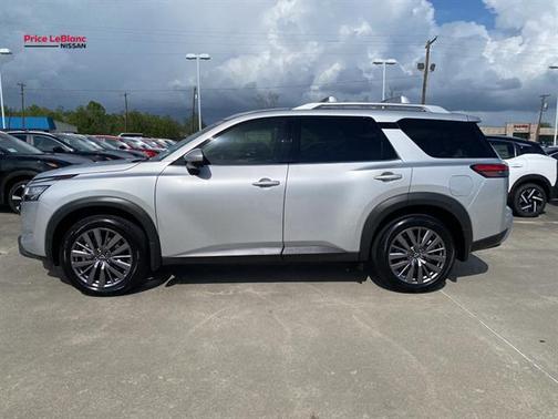 Brilliant Silver Metallic 2024 Nissan Pathfinder SL